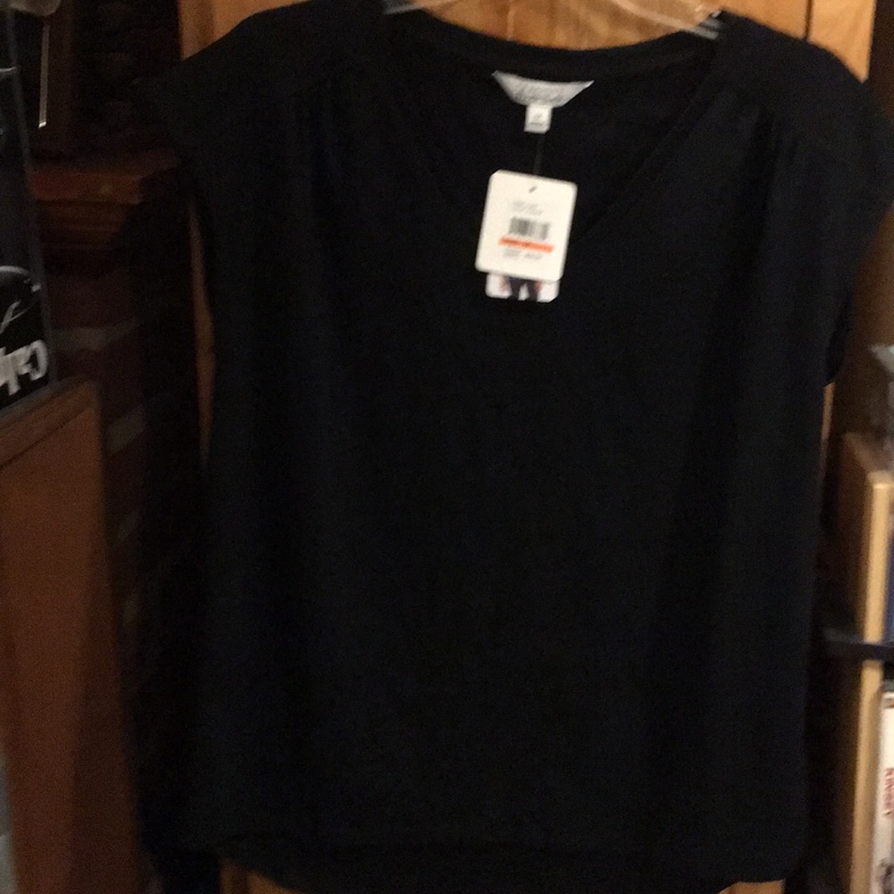 Ladies V neck short sleeve top new w tags